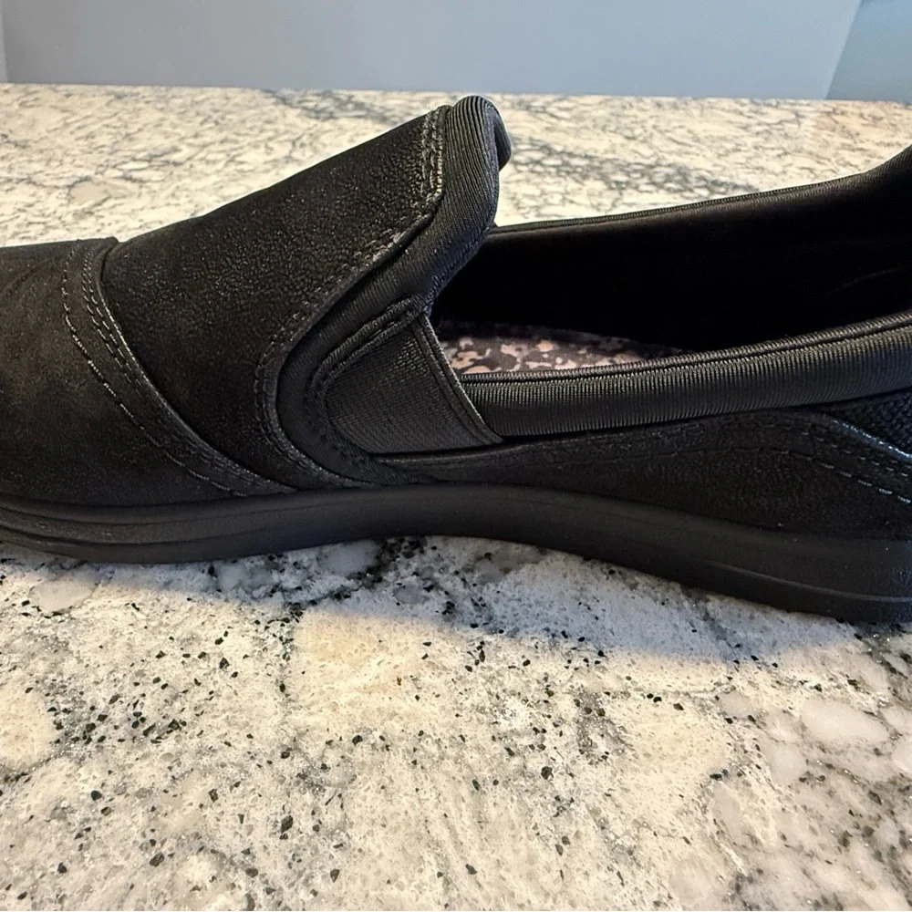 Clark’s Women’s Breeze Dawn cloud steppers Black Slip-On shoes size 8 Worn once!